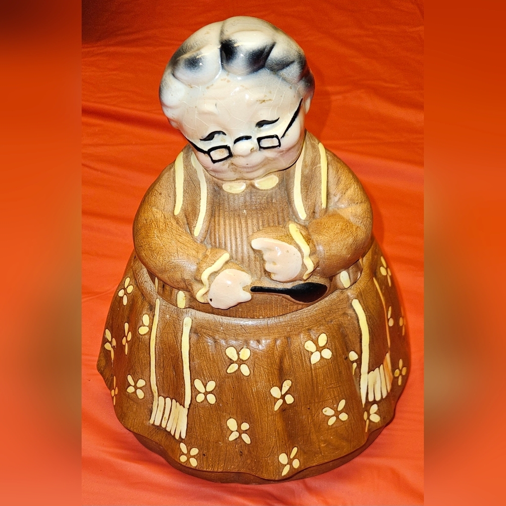 Vintage Grandma Cookie Jar Approx 10"×8" - 2 Pieces Great Pre-Owned Condition